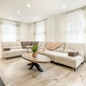 Hébergement de vacances Homey Sakine- Proche Centre- Netflix- Wifi, Cluses